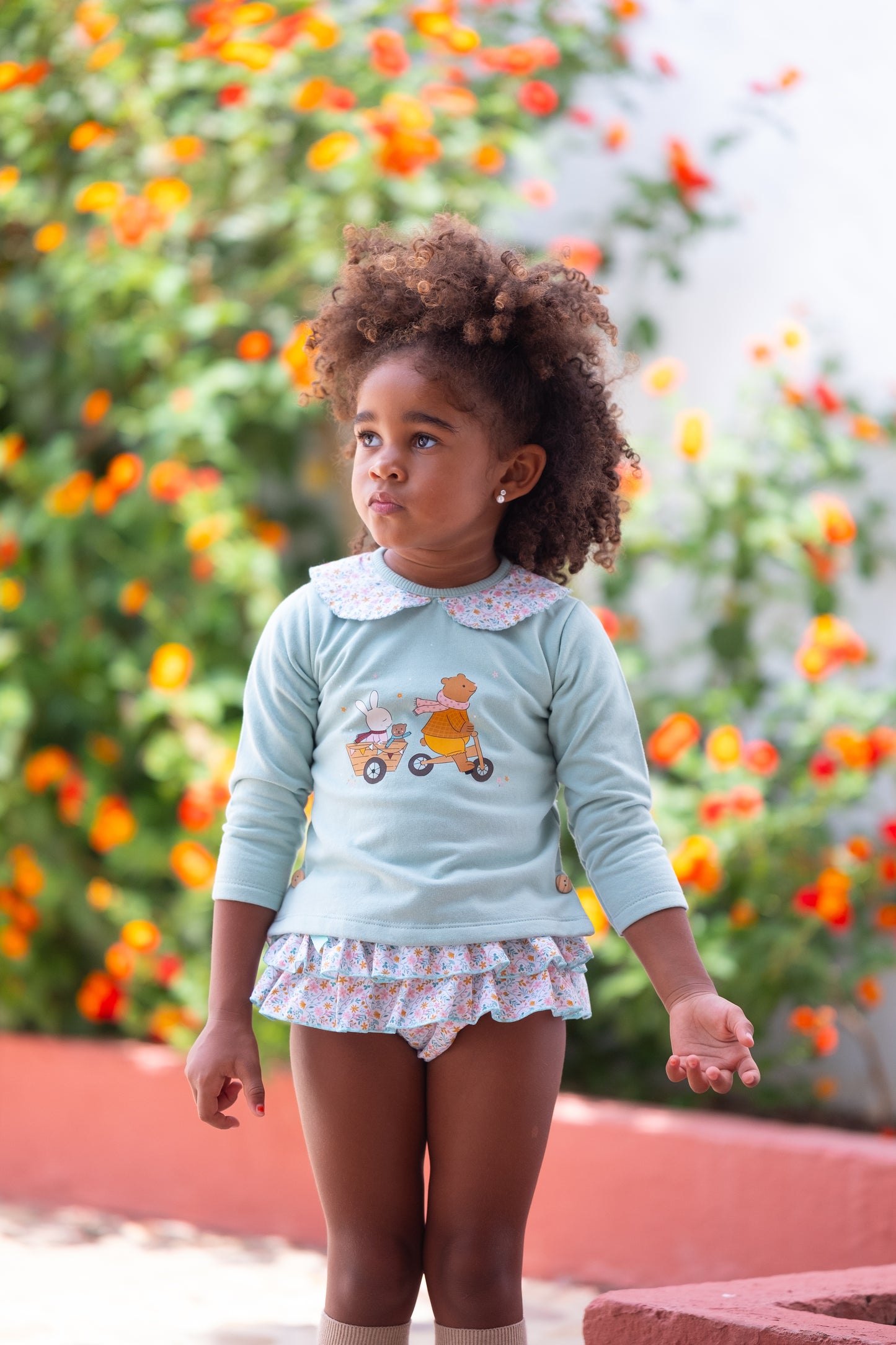 Mėtinės spalvos džemperis ir kelnaitės