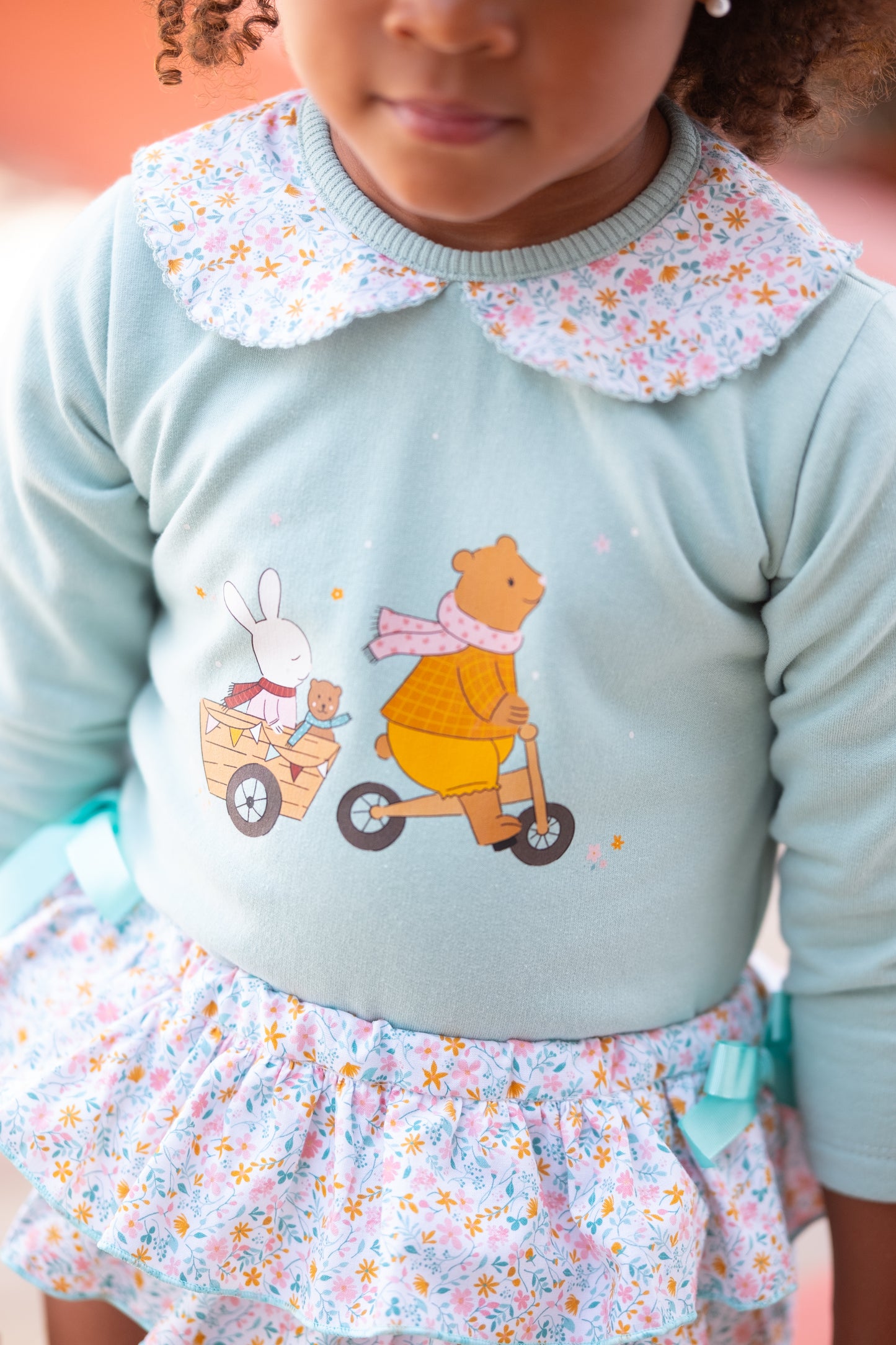 Mėtinės spalvos džemperis ir kelnaitės