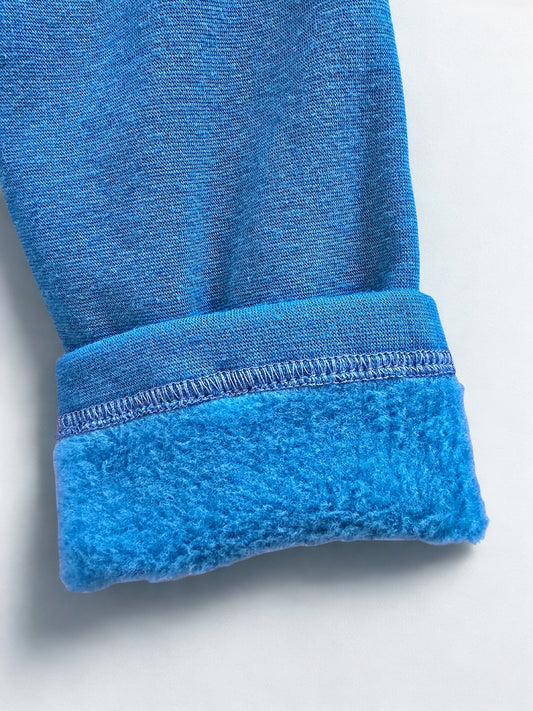 Mėlynos pašiltintos kelnės su dekoratyviniu kaspinu