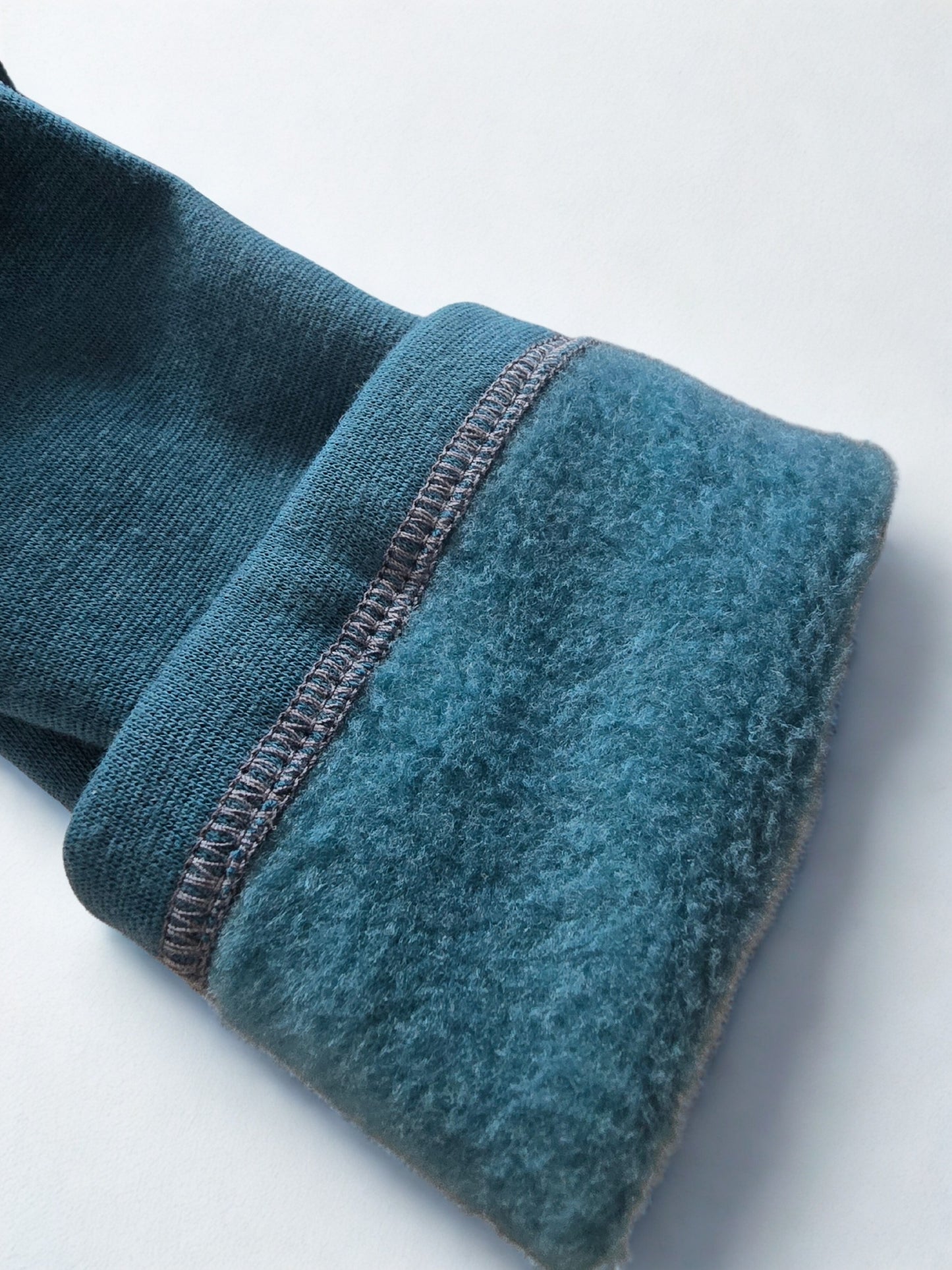 Pašiltinti petrolio atspalvio leginsai