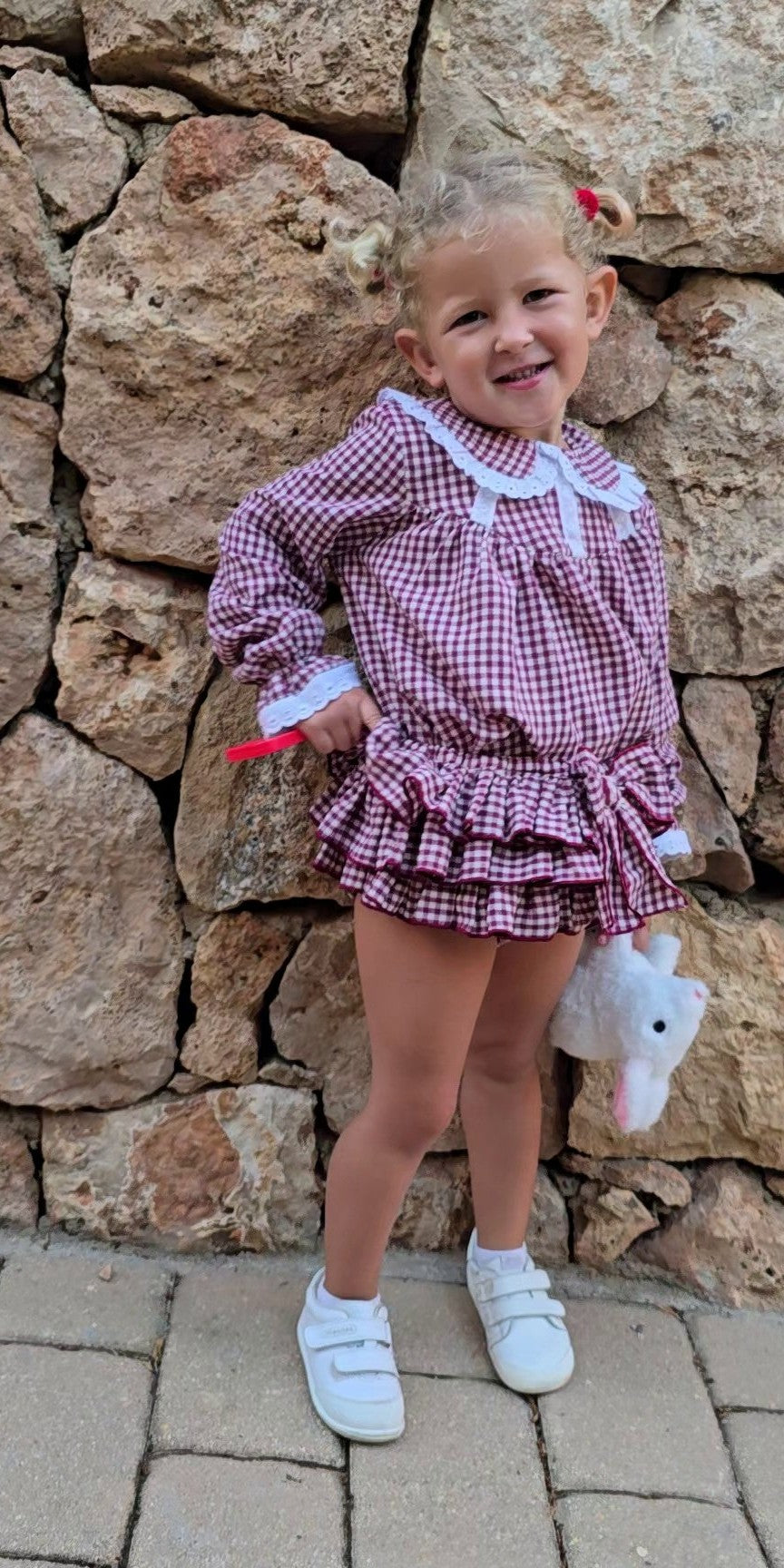 Languoti bliuskutė ir kelnaitės