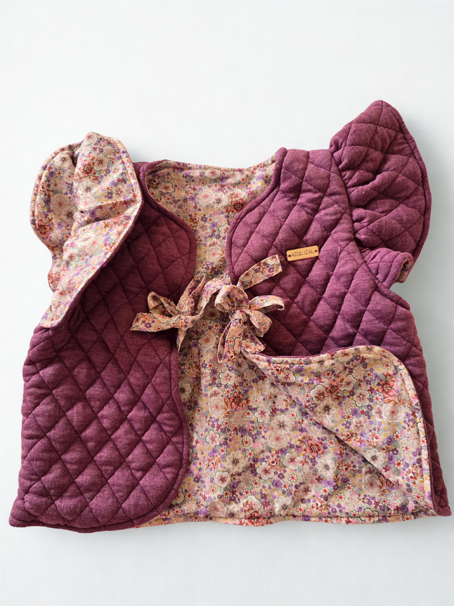 Vaikiška liemenė su gėlėtu pamušalu