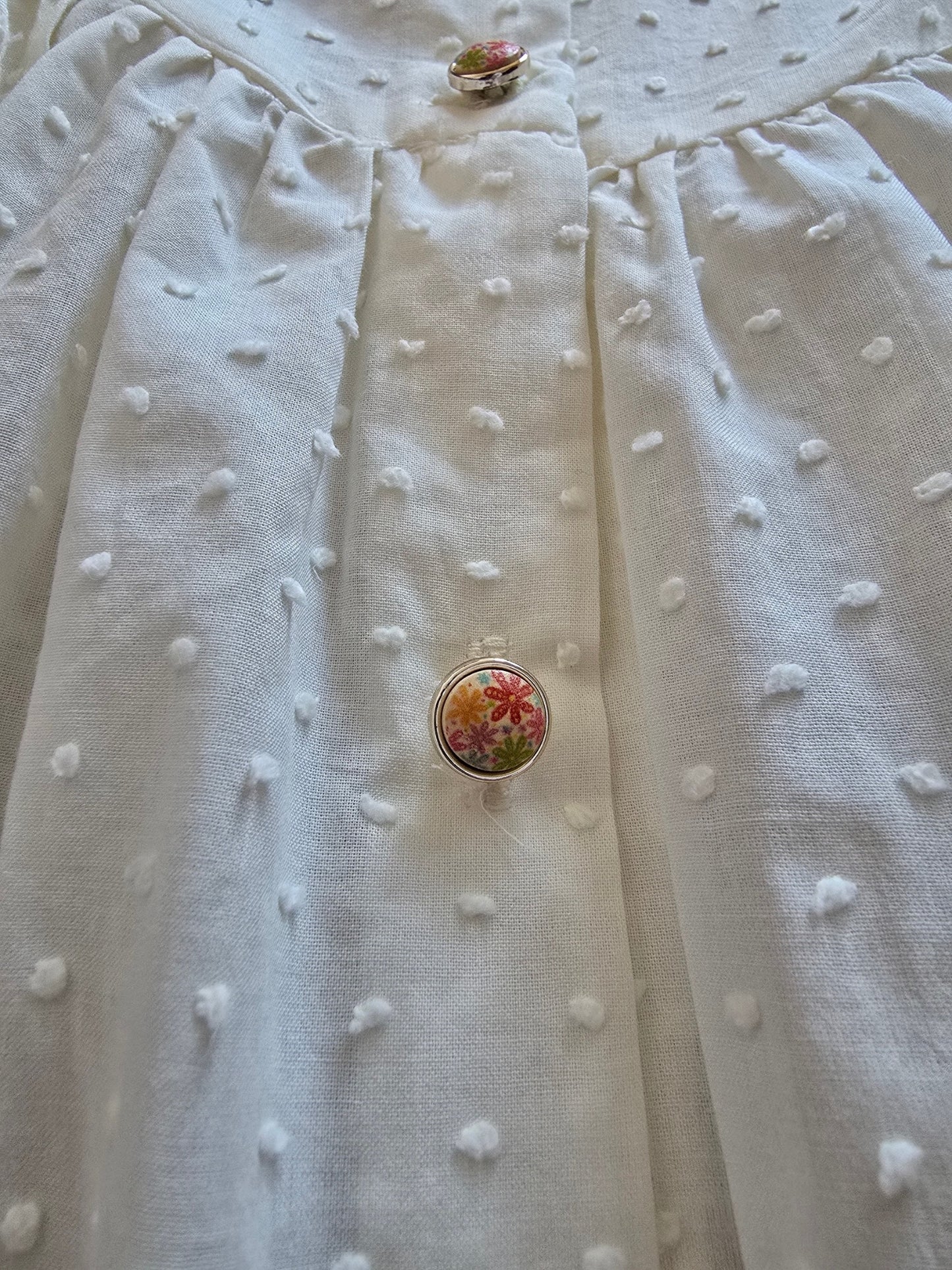 Balta mergaitiška palaidinė su raukinukais