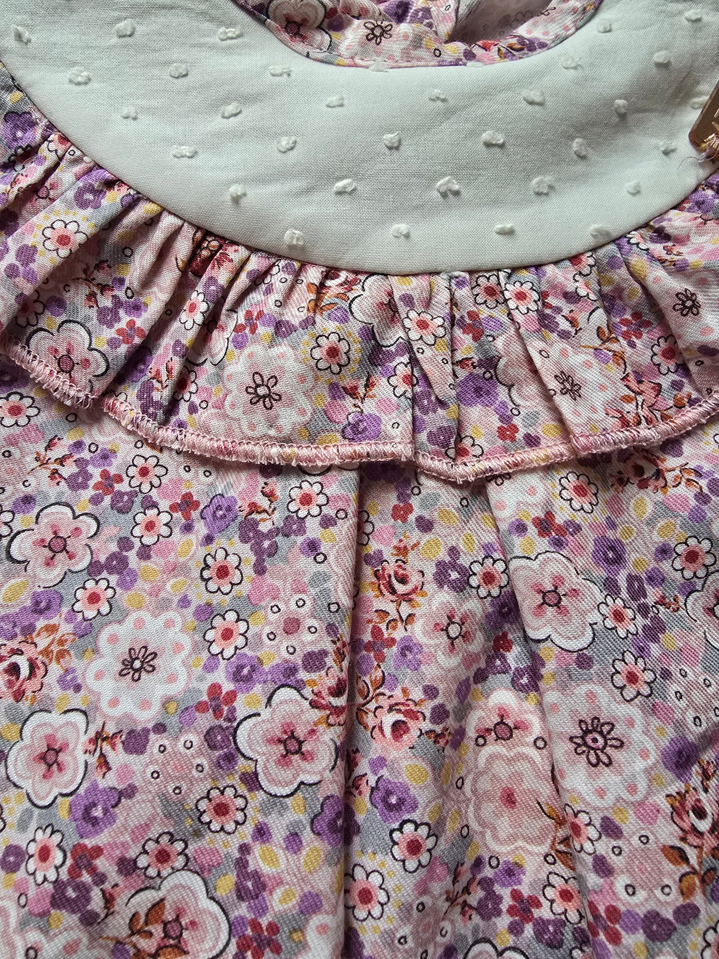 Alyvinių atspalvių gėlėta palaidinė