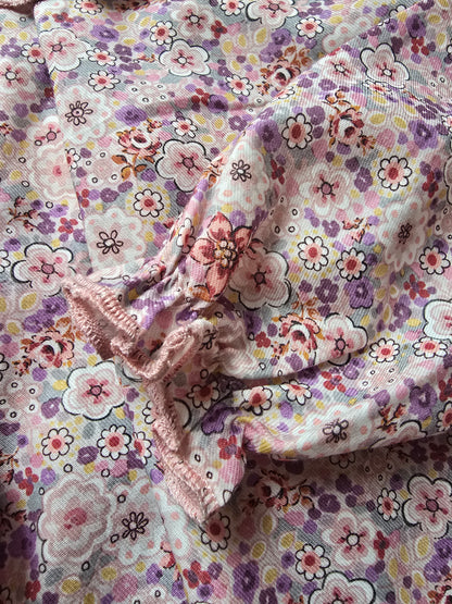 Alyvinių atspalvių gėlėta palaidinė