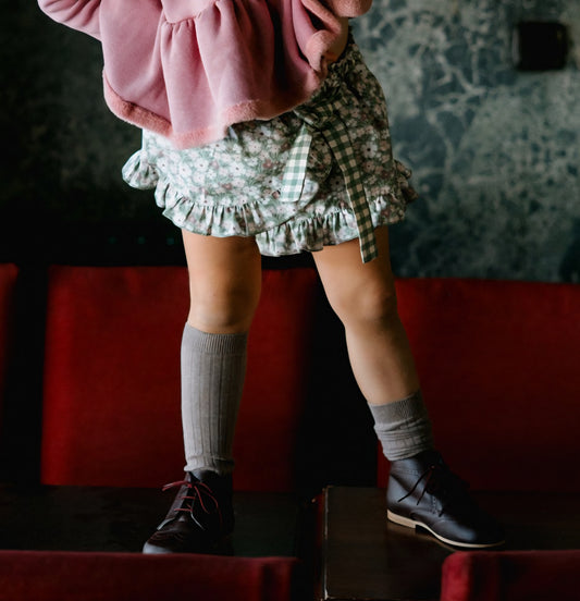 Žalių atspalvių gėlėtas sijonėlis