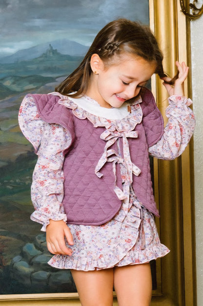 Alyvinių atspalvių gėlėta palaidinė