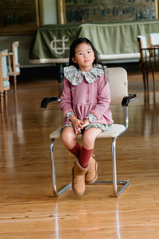 Vaikiškas rožinis pašiltintas džemperis su didele gėlėta apykakle