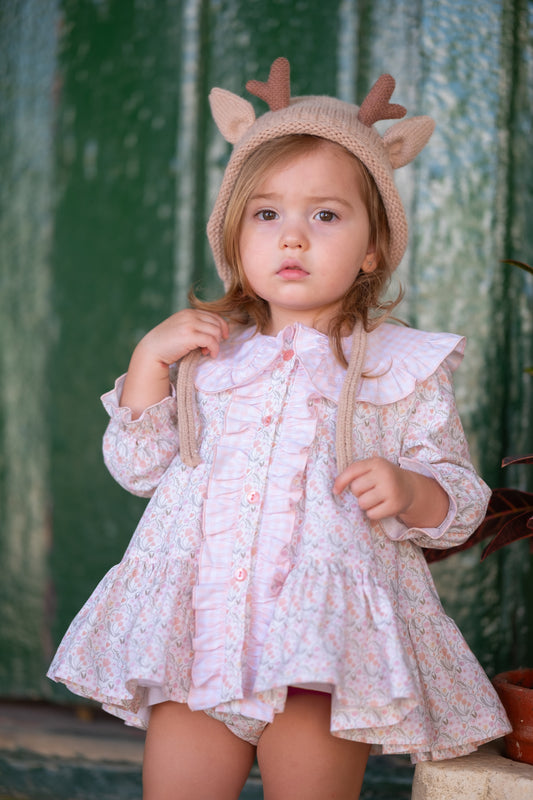 Suknelė su gėlėtu raštu ir raukiniais