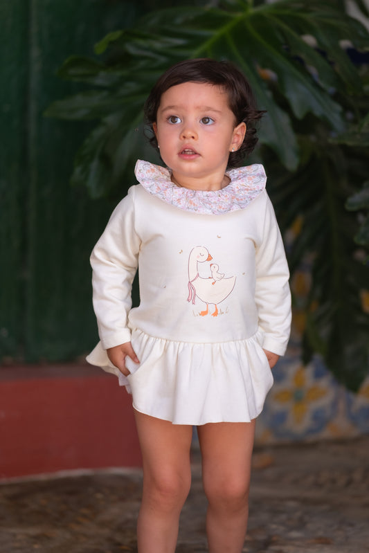 Baltas  džemperis–suknelė ir  kelnaitės žąselės