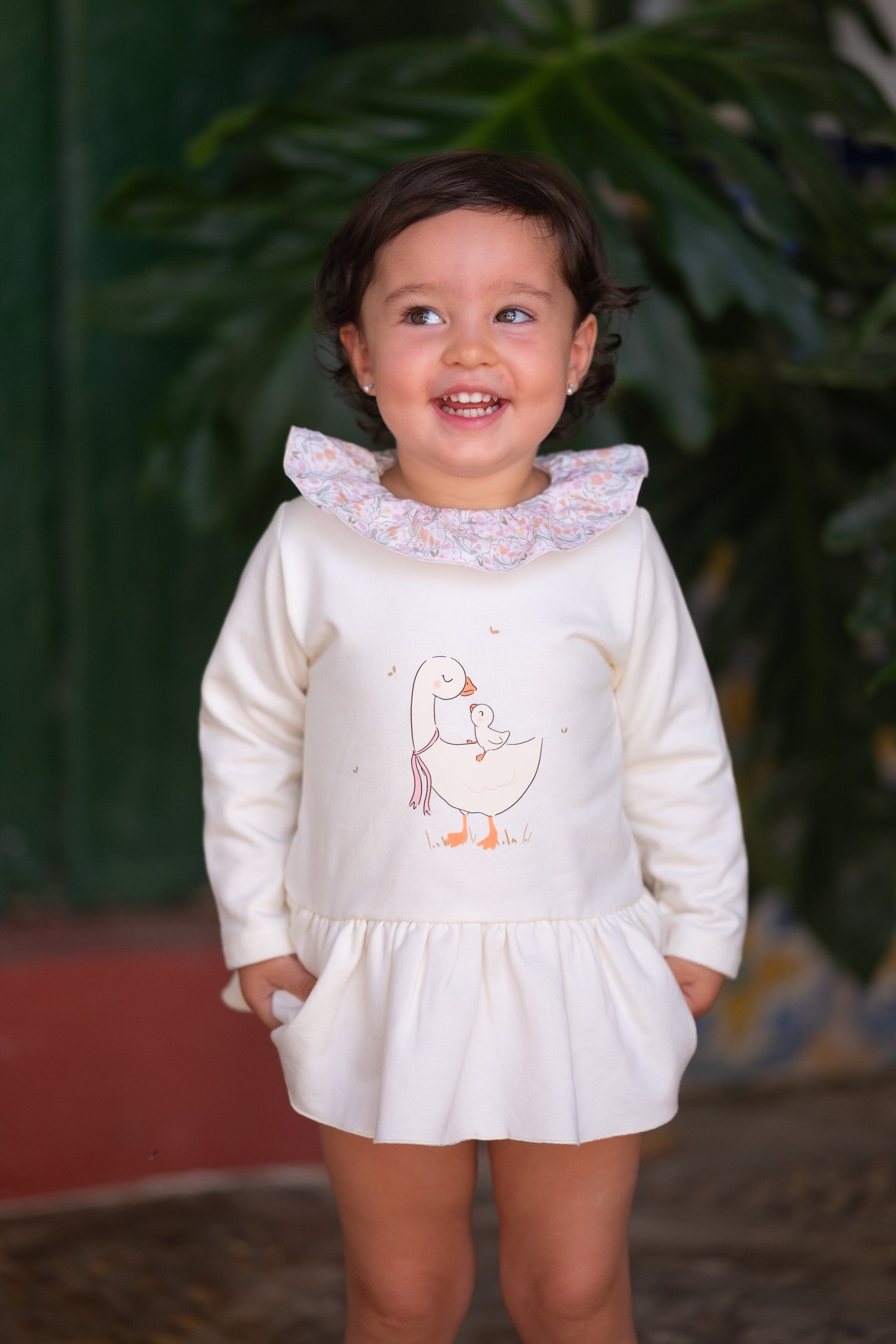 Baltas  džemperis–suknelė ir  kelnaitės žąselės