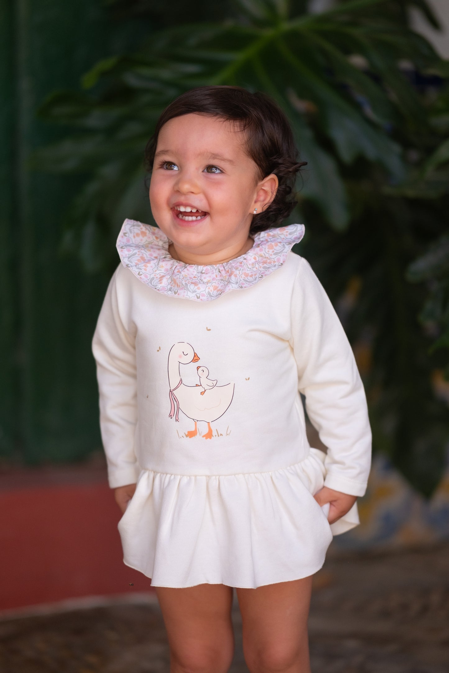 Baltas  džemperis–suknelė ir  kelnaitės žąselės