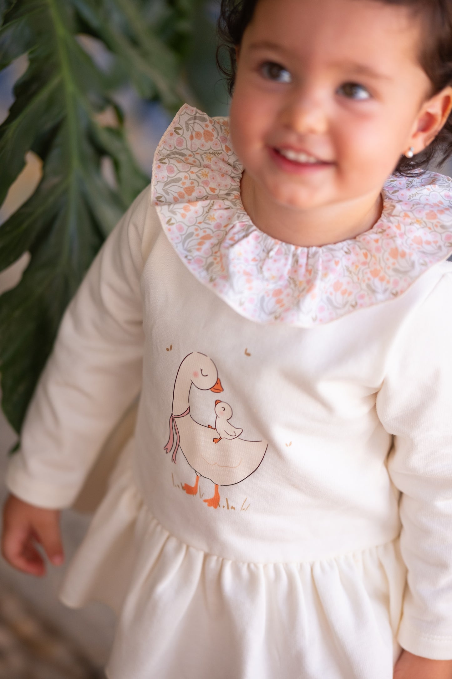 Baltas  džemperis–suknelė ir  kelnaitės žąselės