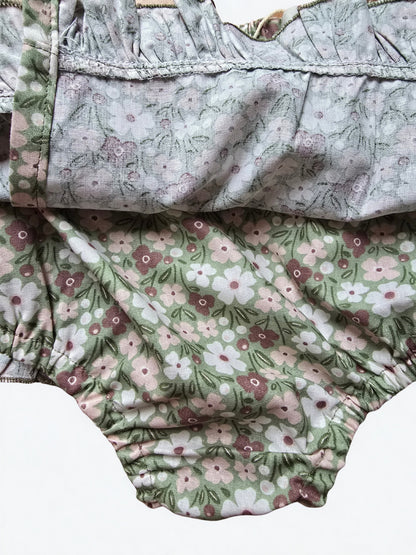 Žalių atspalvių gėlėtas sijonėlis