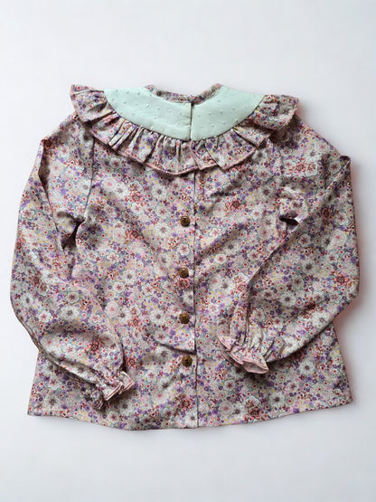 Alyvinių atspalvių gėlėta palaidinė