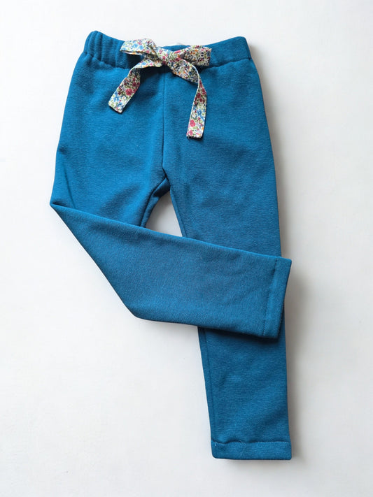 Pašiltinti petrolio atspalvio leginsai