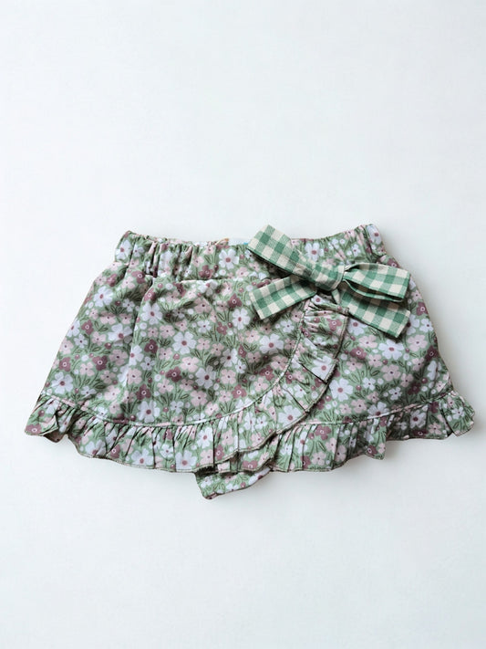 Žalių atspalvių gėlėtas sijonėlis