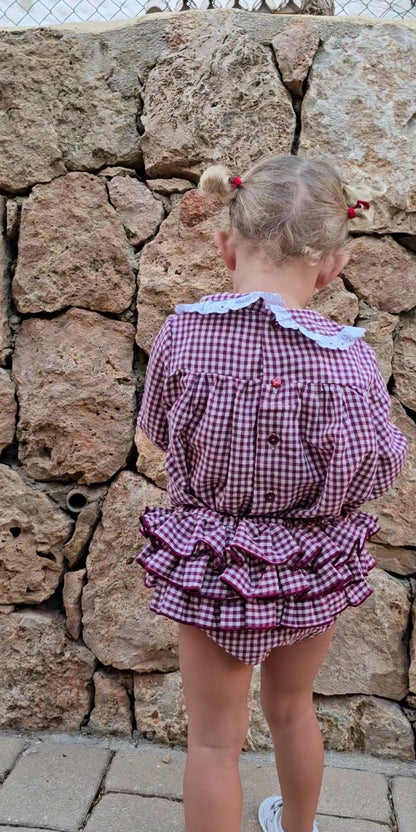 Languoti bliuskutė ir kelnaitės